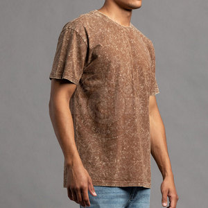 Camiseta con efecto lavado ácido, tela ligera y transpirable con un diseño único, perfecta para uso diario y estilo casual urbano. - Product Image 5