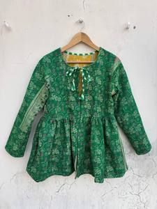 เสื้อแจ็คเก็ตสั้นผ้าฝ้ายคันธาแบบไม่มีแขน ตกแต่งด้วยลายดอกไม้ปักมือและงานฝีมือแบบดั้งเดิมของอินเดีย - Product Image 5