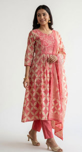 Ensemble Kurta Palazzo en soie banane à séchage rapide, style indien, pour femme, avec dupatta imprimée fantaisie entièrement travaillée, idéal pour les fêtes, hiver comme été - Product Image 2