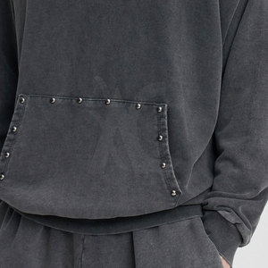 Sudadera con Capucha Unisex con Tachuelas, Sudadera de Algodón Premium con Detalle de Tachuelas Metálicas, Ropa Casual Urbana para Uso Diario - Product Image 5