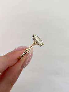Anillo de Halo con Diamante Cultivado en Laboratorio de 3.01CT VS1, Corte Esmeralda, Oro Sólido de 18K, Anillo de Compromiso Único para Parejas - Product Image 3