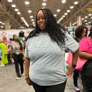 Chemise en denim premium AKA pour femme, motif lettres grecques, tissu de haute qualité, haut décontracté à col rond - Product Image 5