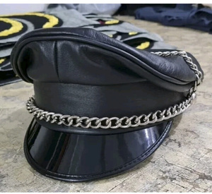 Chapeau de capitaine en cuir véritable noir HMB-901I avec chaîne décorative pour unisexe, idéal pour les fêtes, toutes saisons - Product Image 3