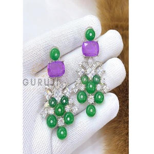 Magnifiques boucles d'oreilles pendantes en laiton plaqué argent de qualité supérieure avec pierres en zircon pour femmes, idéales pour les soirées et les occasions spéciales, collection tendance et élégante. - Product Image 1