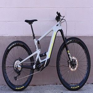 Bicicleta Eléctrica de Montaña Santa Cruz Heckler 2026, Modelo CC de Carbono - Product Image 2