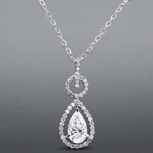 Collar con Colgante de Diamante Corte Pera en Oro Blanco de 14K con Engaste de Bisel para Joyería de Boda para Mujer, Estilo Clásico - Product Image 1