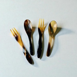 Ensemble de couverts en corne faits à la main de qualité supérieure, cuillère et fourchette pour dessert |   Vaisselle écologique pour la maison, l'hôtel et le restaurant - Product Image 4