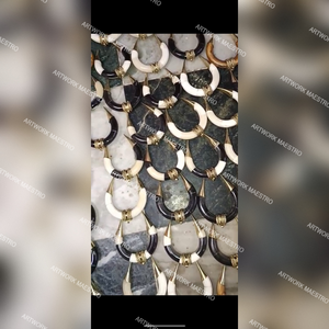 Colgante en forma de U de hueso de búfalo elegante – Joyería de moda hecha a mano de latón ligero, nueva bisutería artesanal, nueva joya - Product Image 5