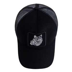 Gorra Trucker Negra con Parche Bordado de Lobo, Ajustable, Unisex, Casual, para las Cuatro Estaciones - Product Image 2