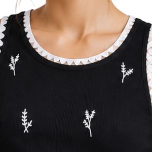 Camiseta sin mangas acanalada personalizada para mujer, en blanco y negro, bordada, informal, de verano, ajustada, de algodón elástico, ropa personalizada OEM. - Product Image 6