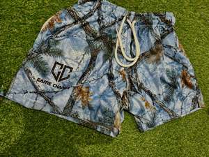 Shorts de basketball personnalisés 2026 en polyester léger et respirant, maille vierge, pour hommes, vente en gros, noirs - Product Image 2