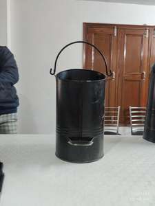 Cubo para carbón para almacenar carbón y usar en fogatas de camping, bailes y también en invierno, hecho de hierro de la mejor calidad. - Product Image 2