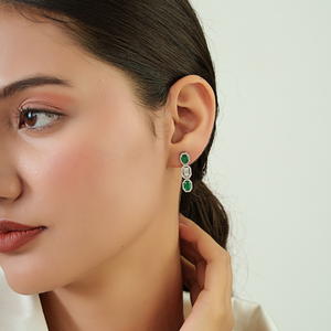 Nouvelles Boucles d'Oreilles Pendantes en Or Blanc K14 avec Émeraudes Naturelles et Diamants, Qualité Supérieure, Élégantes, pour Mariage, Vente en Gros, Fabricant de Bijoux - Product Image 6
