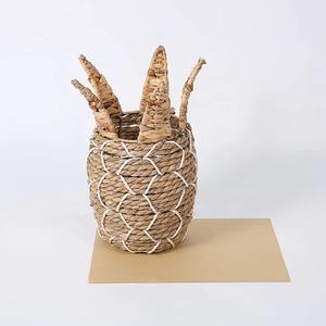 Panier de rangement artisanal en jacinthe d'eau et ananas pour la décoration intérieure, vente en gros, écologique, fabriqué au Vietnam - Product Image 4