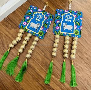 Pichwai vaca Shubh Labh colgante de madera y cuentas moderno festivo graduación Diwali indio boda fiesta favores puerta colgante regalo - Product Image 1