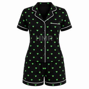Ensemble de pyjama à manches courtes avec imprimé cœur noir et vert, logo personnalisé de la sororité HMR Sisterhood, bordure blanche, boutons sur le devant - Product Image 5