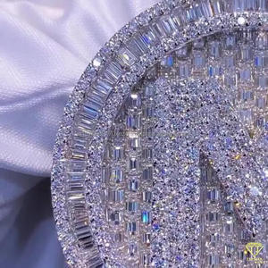 Pendentif rond exclusif Hip Hop avec sertissage de diamants de laboratoire entièrement incrustés et finition argentée - Product Image 3