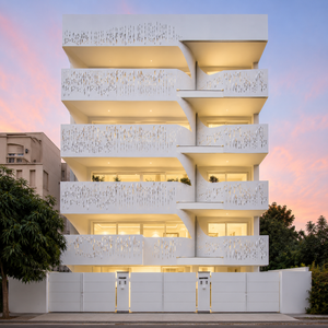 Panneau de façade perforé moderne en aluminium blanc pour revêtement de balcon et design d'élévation extérieure de bâtiment pour villa et maison - Product Image 3