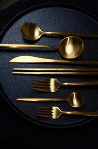 Couverts de table inspirés de l'ambiance méditerranéenne, conçus pour les réunions chaleureuses autour de la table, l'accueil raffiné et les moments de repas élégants et décontractés. - Product Image 3