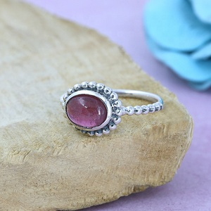 Anillo de Turmalina Rosa Natural con Halo de Cuentas de Plata de Ley Hecho a Mano, Joyería Boho con Piedra de Nacimiento para Mujer - Product Image 2