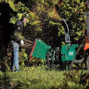 Déchiqueteuse à bois WC46 4'' à prise de force, livraison rapide, conçue pour une installation rapide et un fonctionnement efficace à la puissance du tracteur - Product Image 6