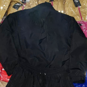Conjunto de Chaqueta Corta Impermeable con Capucha de Dos Piezas Personalizada, Chaqueta Cortavientos con Parches y Cremallera de Nailon, Ropa Deportiva Urbana para Hombre - Product Image 3