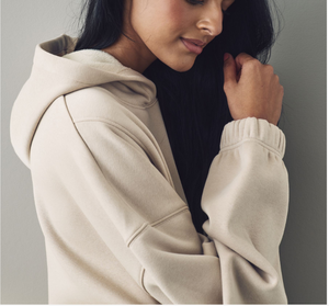 Ensemble de survêtement 2 pièces avec haut court à capuche à manches longues et pantalon de survêtement, veste zippée avec grandes poches, style tendance, vente flash, sweats à capuche en polaire - Product Image 3