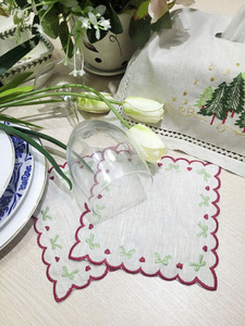 Serviette de cocktail carrée personnalisée avec broderie nœud et cœur, 6*6 pouces, réutilisable, en lin naturel, bord festonné, pour bar à domicile et événements - Product Image 4