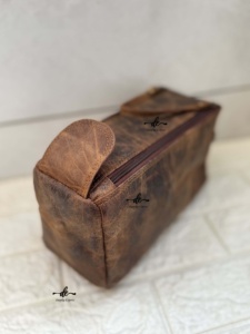 Custom 100% Crunch Leather Double-Zipper Men & Women Toiletry Organizer Travel Cosmetic real Leather Makeup <b>Bags</b> With Handle - Product Image 2