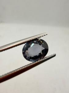Espinela Natural de Corte Ovalado en Tono Grisazul Acero de 2.90CT con Juego de Color de Ceilán, Sri Lanka, Sin Orificio para Joyería de Gemas Sueltas - Product Image 2