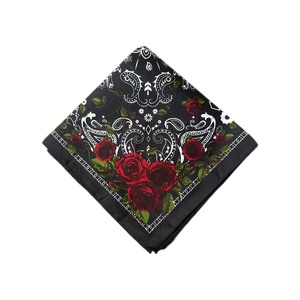 Nouvelles écharpes en satin personnalisées à la mode, bandanas imprimés sur mesure, foulards floraux en soie, écharpes carrées en satin pour cheveux, bandanas pour femmes - Product Image 2