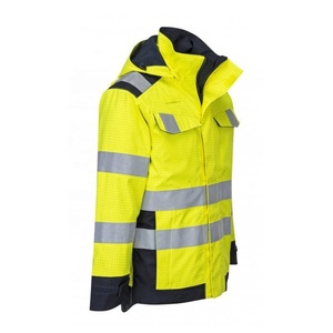 Chaqueta de Seguridad Reflectante Impermeable de Alta Visibilidad ANSI Clase 2 con Logotipo Personalizado para Construcción, Electricistas y Uso en Exteriores - Product Image 4
