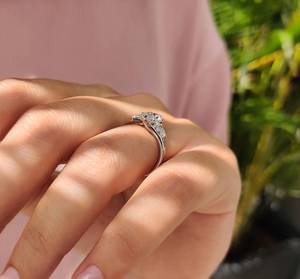 แหวนเพชรเพาะเลี้ยง 1 กะรัต ขายส่ง ทอง 10k 14k 18k สี EF ความสะอาด VVS เครื่องประดับคลาสสิกสำหรับงานแต่งงานและวันครบรอบ จำหน่ายจำนวนมาก - Product Image 3