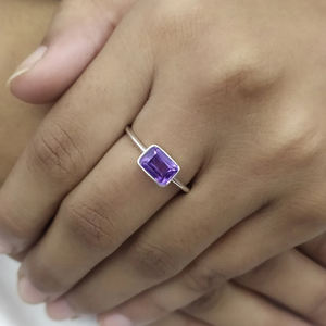 แหวนอเมทิสต์คุณภาพสูง เงินแท้ 925 ทรงเหลี่ยมมรกต เครื่องประดับมินิมอลสุดหรู สำหรับงานแต่งงาน งานหมั้น ของขวัญสำหรับผู้หญิง - Product Image 4