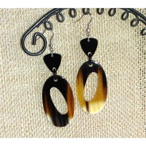 Boucles d'oreilles pendantes en corne de buffle faites à la main durables Accessoires de mode en cristal par Original Jewelry - Product Image 1