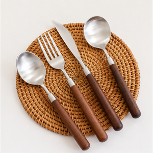 Ensemble de couverts en acier inoxydable avec manche en bois de noyer naturel, 4 pièces, pour hôtel et restaurant, à prix abordable - Product Image 2