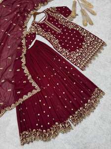 2026 Luxueux Salwar Kameez Sharara en Georgette Rouge Vin, avec Broderie Zari Dorée et Travail de Miroirs, Modèle de Créateur, Tenue de Mariée Pakistanaise - Product Image 3