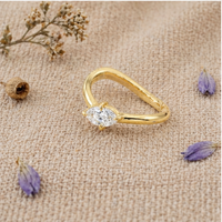 Anillo Abierto con Diamante Marquise en Engaste de Garras, Oro Amarillo, Ajustable, Minimalista, Solitario, Unisex, Joyería Fina, Certificado para Boda