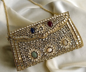 Pochette ovale Kundan en laiton de taille moyenne, faite à la main, dorée, pour mariage indien traditionnel, plaquée or, forme personnalisée, Feng Shui - Product Image 5