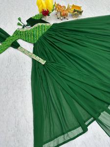 Diseñador Premium Readymade Kurtis Colecciones Moda bordada Ropa India pakistaní para adultos Impresión dibujada a mano - Product Image 3