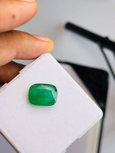 Esmeralda Natural de Zambia, Corte Cojín, 9.02 Quilates, Calidad AAA, Gema Verde para Joyería - Product Image 3