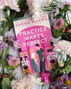 La práctica hace la perfección, de Sarah Adams, libro en inglés de bolsillo para adultos, romance, comedia romántica - Product Image 1