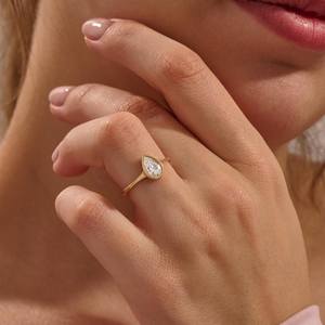 Bague de Fiançailles et de Promesse Classique en Or Massif 14K, Diamant de Laboratoire 1 Carat Forme Poire Sertie en Bezel, Couleur DEF, Clarté VS-VVS, Cadeau d'Anniversaire - Product Image 6