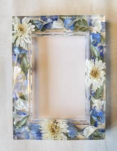 Modern Handmade Resin <b>Picture</b> <b>Frame</b> with Elegant Botanical Art for Memorable Moments - Product Image 4