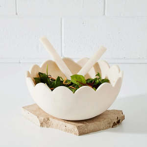Tazón de Resina Amarilla Tallado a Mano con Patrón de Remolinos Blancos y Base Roja, Plato Decorativo para Servir Aperitivos y Frutas - Product Image 4