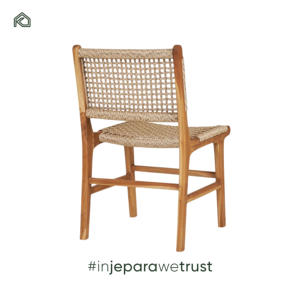 Silla de comedor minimalista de teca con asiento de ratán para uso en interiores de casas, apartamentos, villas u hoteles - Arata - Product Image 4