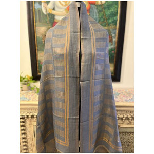 คอลเลคชั่นใหม่ ผ้าคลุมไหล่ลายทาง Zari ทำจากขนสัตว์อย่างดี ขนาด 70x200 ซม. พรีเมียม นุ่ม อุ่น หรูหรา ดีไซน์เนอร์ ผ้าคลุมไหล่พร้อมส่ง มีทุกสี - Product Image 4