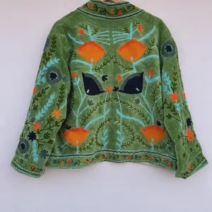 Chaqueta de Terciopelo Suzani Bordada a Mano, Chaqueta Corta Boho Floral para Mujer, Ropa de Abrigo Otoñal, Producto de Alta Gama al por Mayor - Product Image 4
