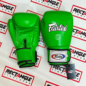 ถุงมือชกมวย Fairtex คุณภาพสูง หนังแท้ ถุงมือมวยไทย Fairtex สำหรับฝึกซ้อม ผลิตตามสั่ง อุปกรณ์ต่อสู้ Fairtex - Product Image 1