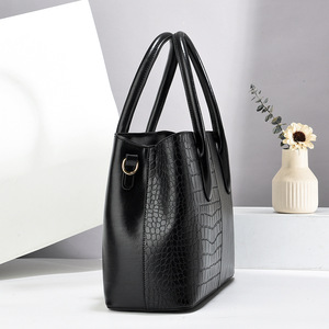 Sac fourre-tout en cuir véritable pour femme avec fermeture éclair, personnalisation de la marque, bandoulière réglable, poignées souples, motif uni, grande taille - Product Image 4